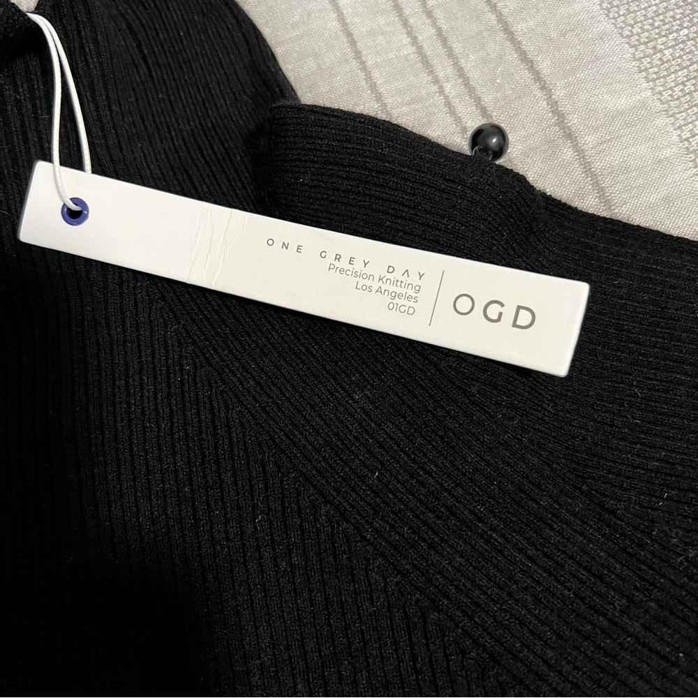 One Grey Day Ali Mini Dress in Black. SIZE SMALL - Picture 3 of 4